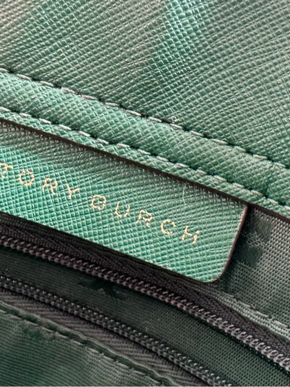 Tory Burch Green Saffiano Shoulder Tote with Red Logo Charm - Picture 3 of 5